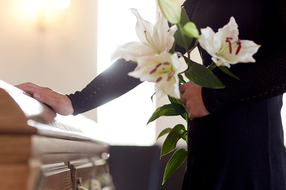 Choosing funeral flowers including the color and type for use at a service or as a gift to the mourning family can be a difficult task. Read our guide to learn how to make the right choice when selecting flowers when someone has died. 