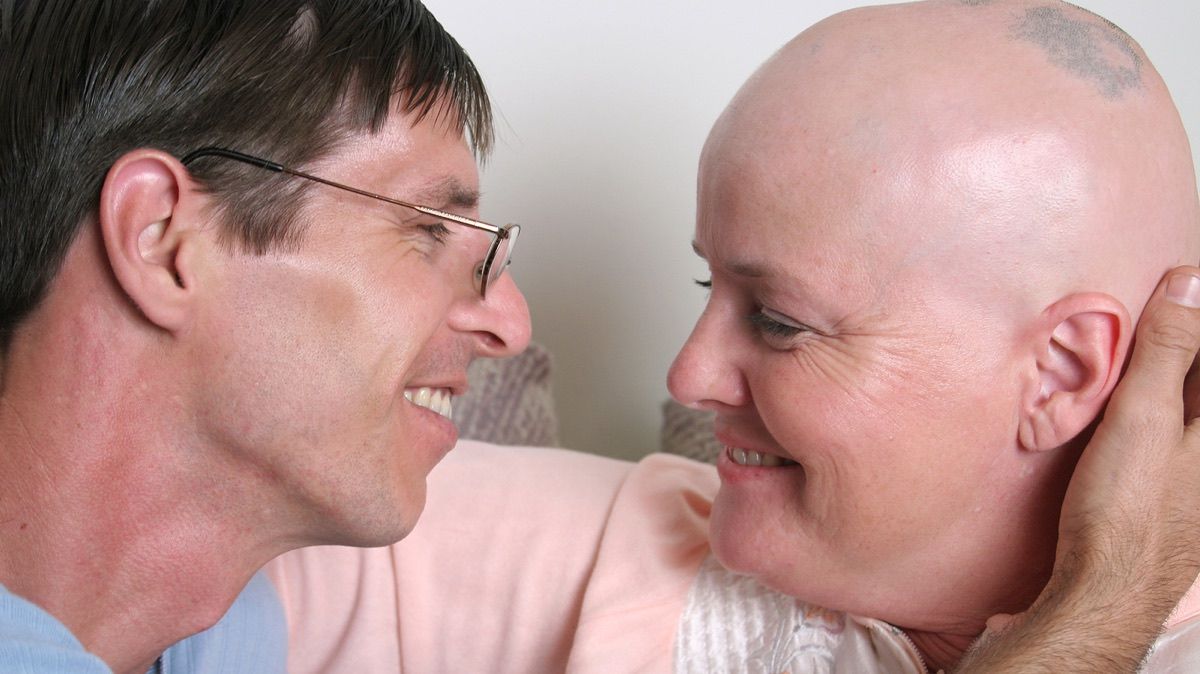 Learn how to support a person who is dying. We show you 10 ways you can provide care to a loved one who is in the final months, weeks or days of their life.
