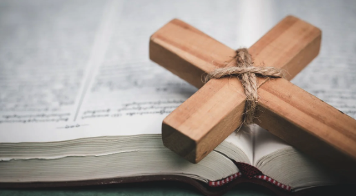 Here are a selection of bible verses and prayers suitable to be read at an ash scattering ceremony for people who have a Christian faith or for those who follow Christian traditions.