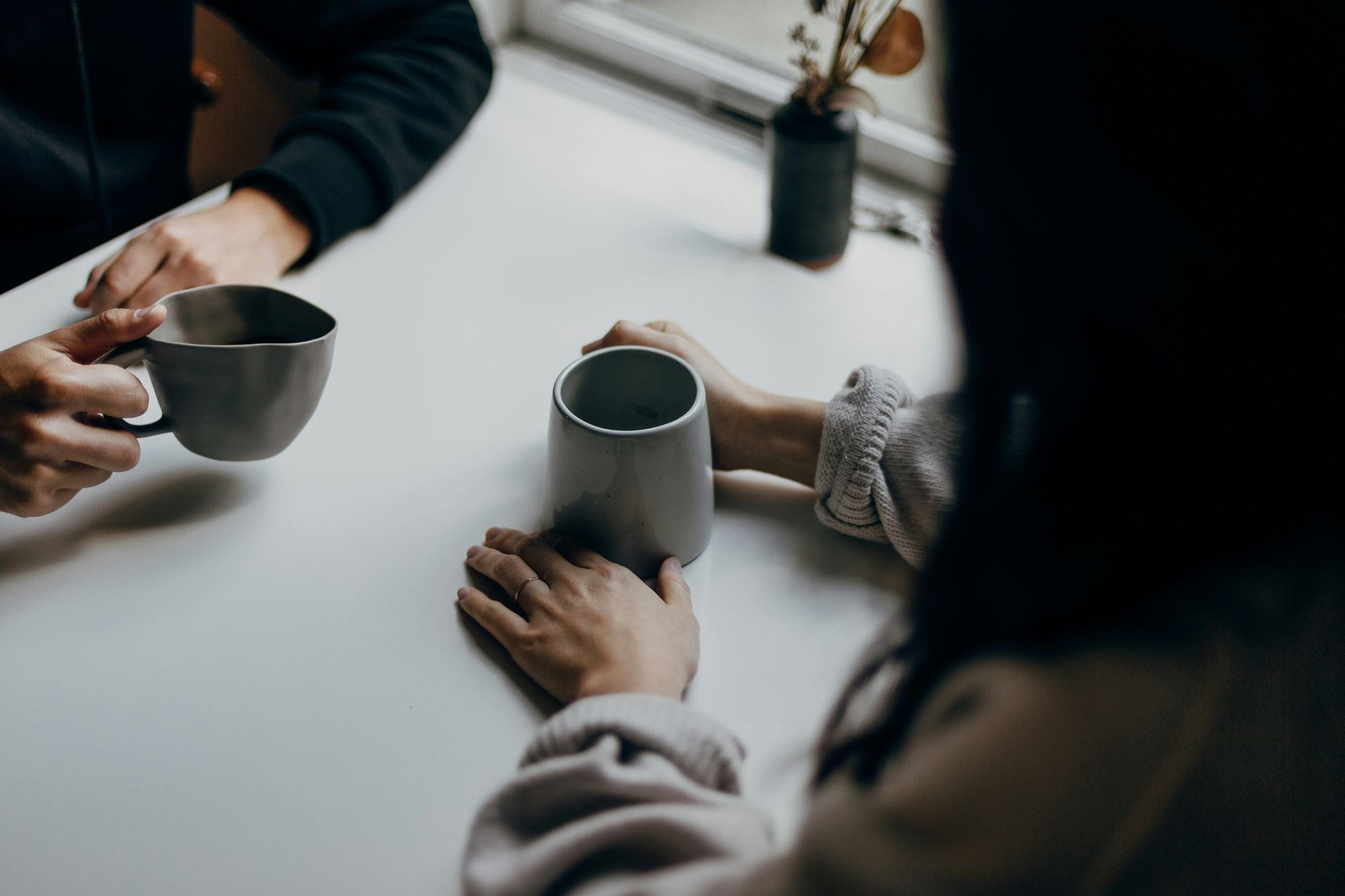 Communicating with someone in palliative care can be difficult, but it's also a chance to offer comfort and support. This guide provides tips for active listening, navigating sensitive topics, and creating positive experiences.