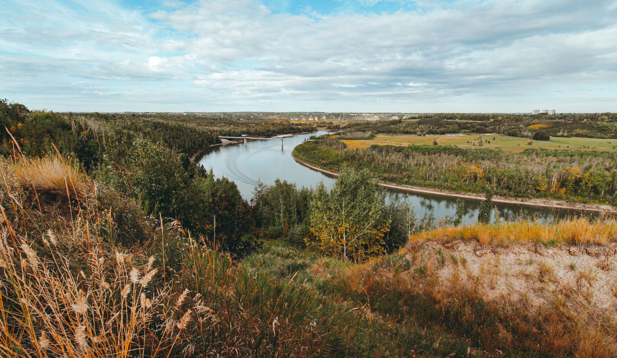 
Lost in paperwork after a loved one's passing? Don't worry. Cancelling their Saskatchewan driver's license is key to prevent identity theft and follow the law. This guide simplifies the process for you.