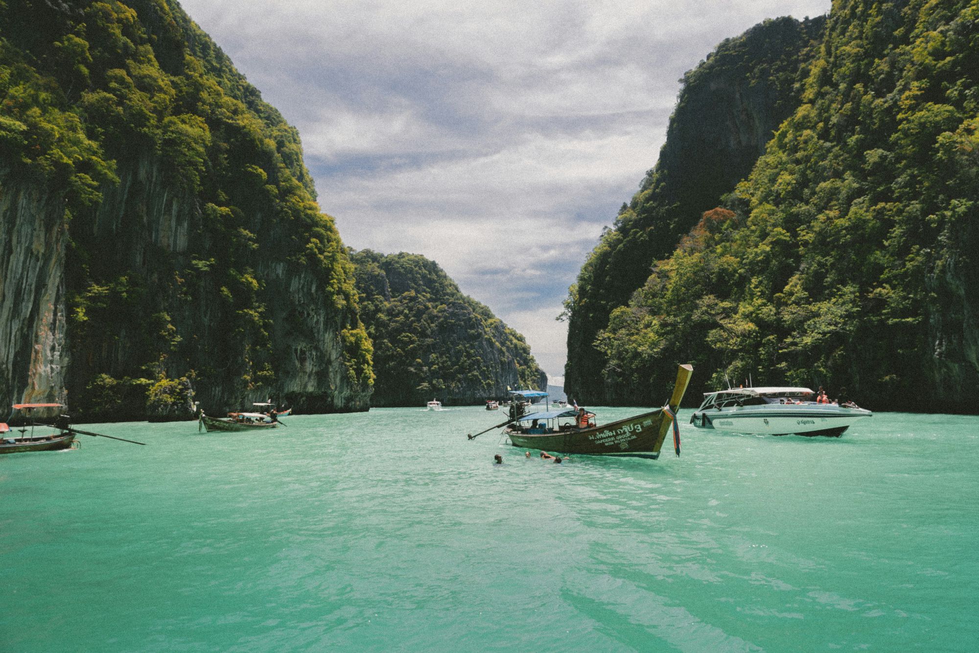 When a Thai national or person with ties to Thailand passes away in Canada, the process of returning them to their homeland for final rites can be both emotionally challenging and logistically complex. 